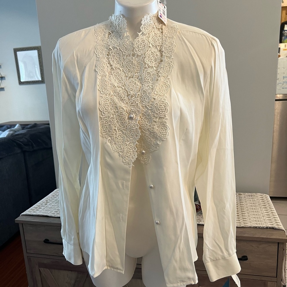 NWT Camille Claudel white silky top